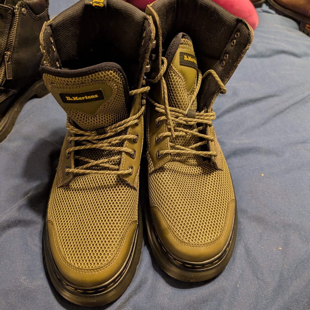 Dr. Martens Green Boots High-Top Design